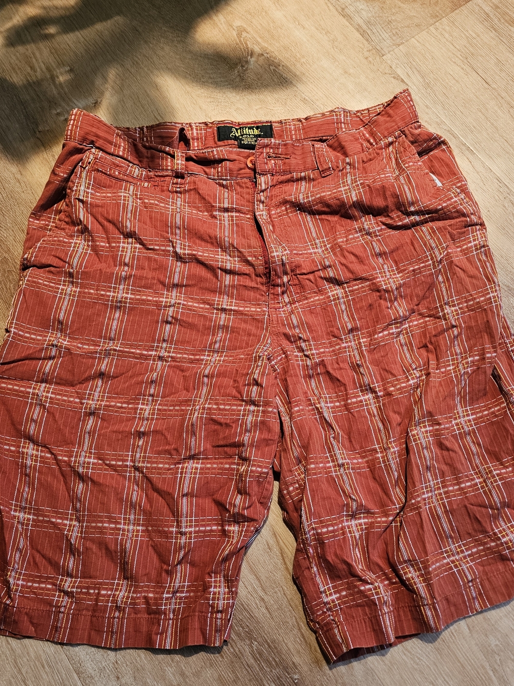 men's Attitude Gold cargo shorts red White plaid pattern Y2k Size 34 Summer